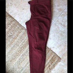 Dark Red Gap Capris